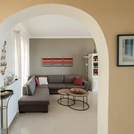 Apartament Apolafste *